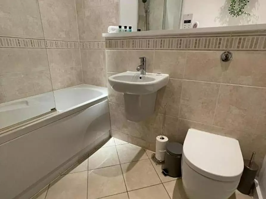 Immagine 4 di Casa indipendente in affitto  in Bute Crescent a Butetown