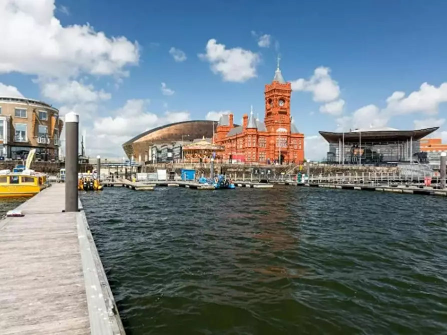 Immagine 3 di Casa indipendente in affitto  in Bute Crescent a Butetown