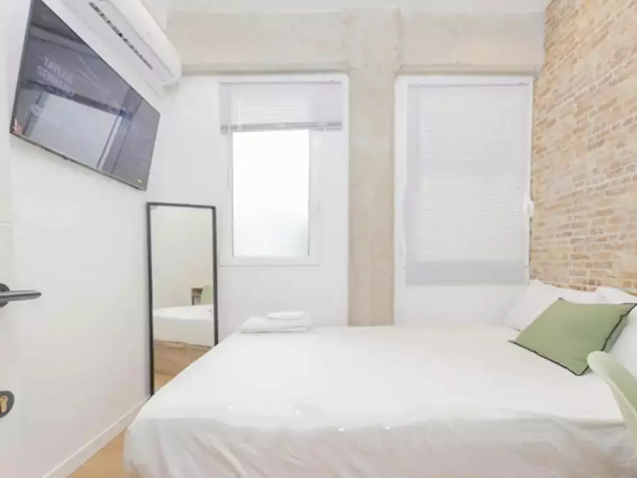 Immagine 1 di Camera in affitto  in Carrer de l'Arquitecte Alfaro a Valencia