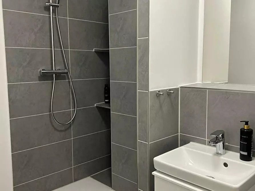 Immagine 3 di Appartamento in affitto  in Adersstraße a Düsseldorf