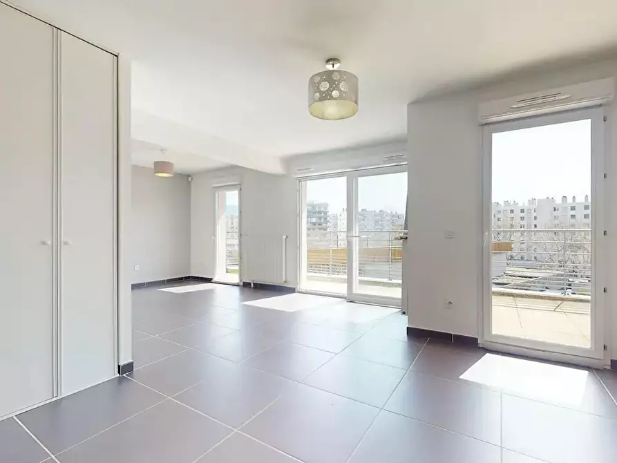 Immagine 5 di Appartamento in affitto  in Rue Louise Michel a Grenoble