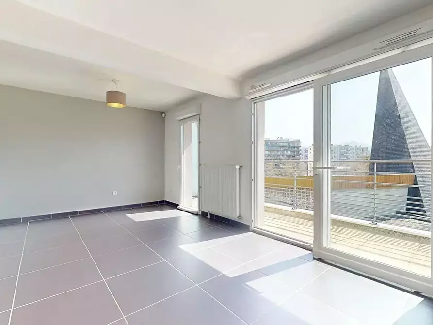 Immagine 3 di Appartamento in affitto  in Rue Louise Michel a Grenoble