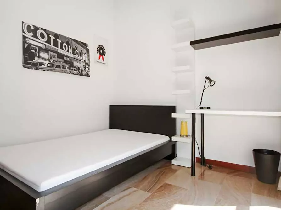 Immagine 3 di Camera in affitto  in Via Emilio de Marchi a Milano