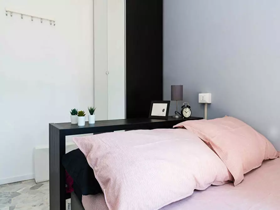 Immagine 1 di Camera in affitto  in Via Luigi Scrosati a Milano