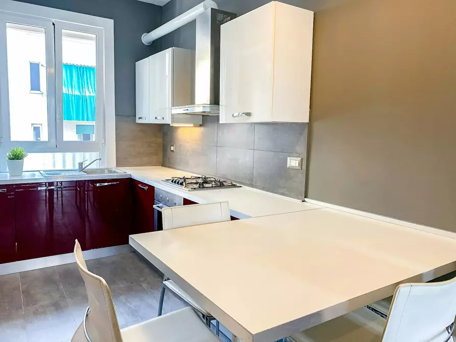 Immagine 6 di Camera in affitto  in Via Democrito a Milano