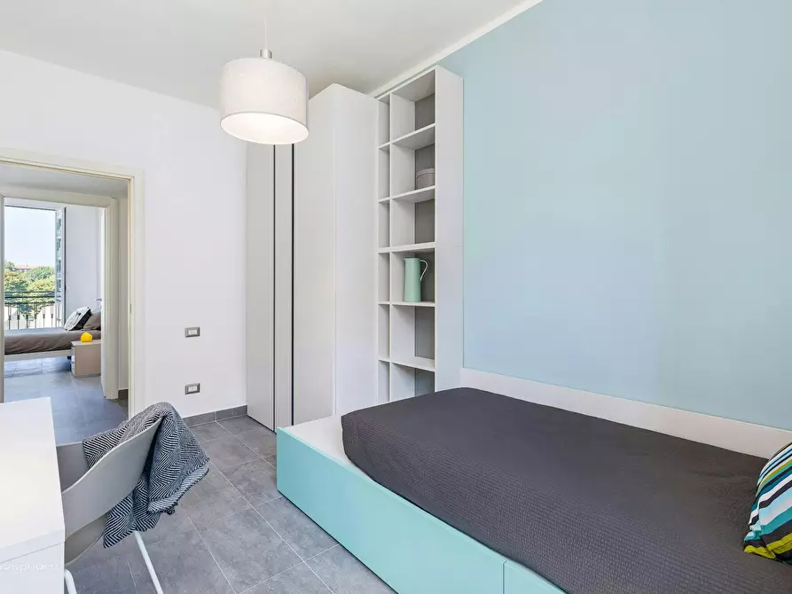 Immagine 5 di Camera in affitto  in Via Democrito a Milano