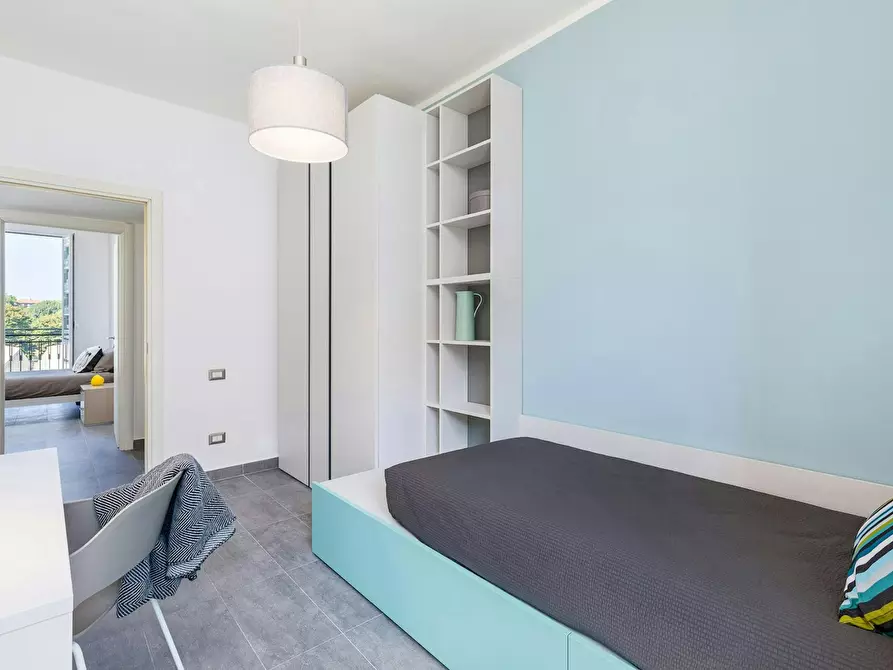 Immagine 5 di Camera in affitto  in Via Democrito a Milano