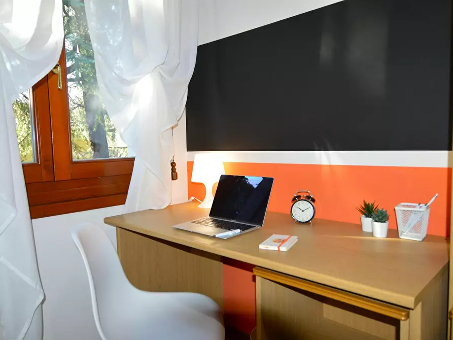 Immagine 1 di Camera in affitto  in Via Marzabotto a Modena