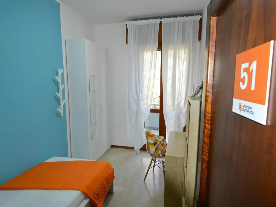 Immagine 1 di Camera in affitto  in Via Marzabotto a Modena