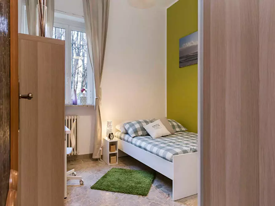 Immagine 3 di Camera in affitto  in Via Vincenzo Rabolini a Milano