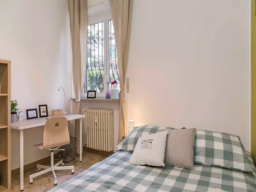 Immagine 1 di Camera in affitto  in Via Vincenzo Rabolini a Milano