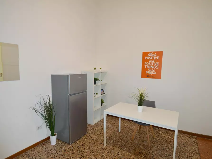 Immagine 6 di Camera in affitto  in Corso Canalgrande a Modena