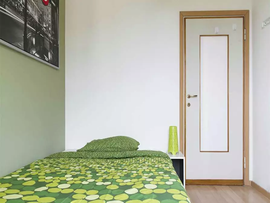 Immagine 1 di Camera in affitto  in Via Salvatore Barzilai a Milano