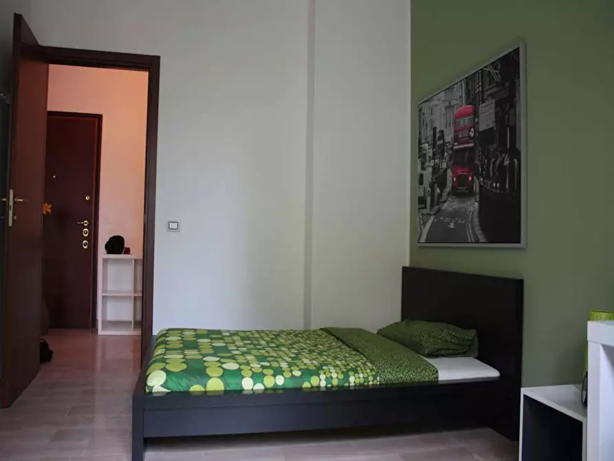 Immagine 2 di Camera in affitto  in Viale Lunigiana a Milano