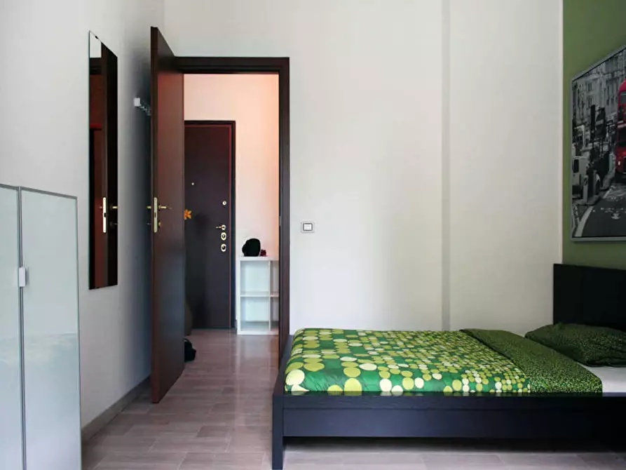 Immagine 6 di Camera in affitto  in Viale Lunigiana a Milano