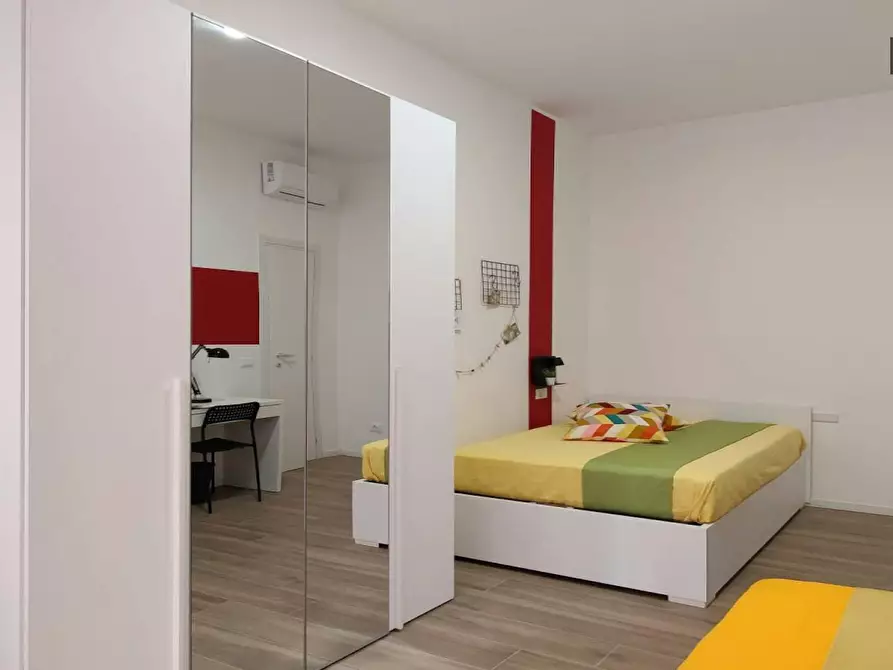 Immagine 4 di Camera condivisa in affitto  in Viale Monza a Milano