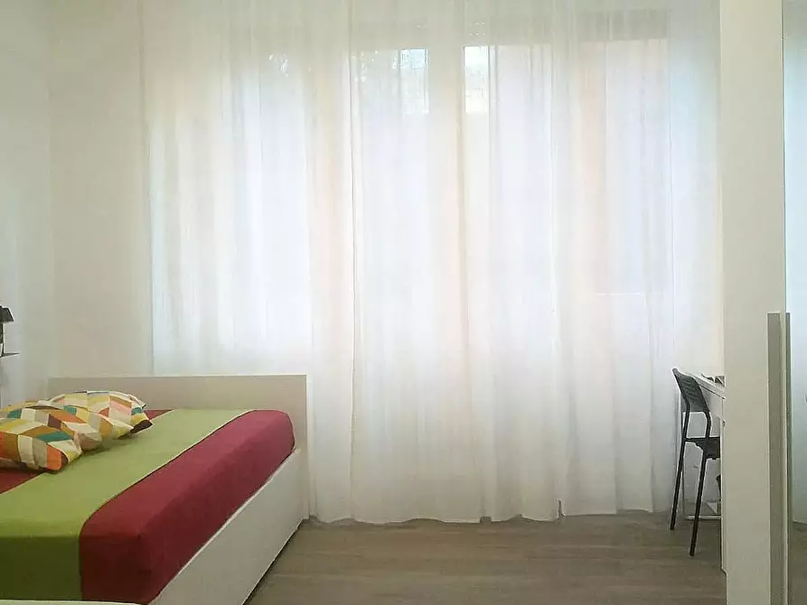 Immagine 2 di Camera condivisa in affitto  in Viale Monza a Milano
