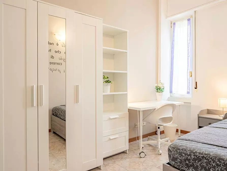 Immagine 4 di Camera in affitto  in Via Broni a Milano