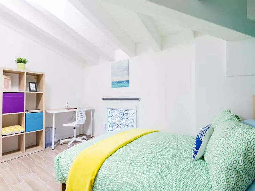 Immagine 4 di Camera in affitto  in Viale Alfredo Oriani a Bologna