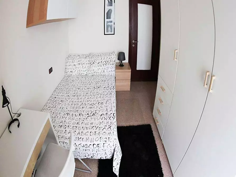 Immagine 1 di Camera in affitto  in Via Angelo de Vincenti a Milano