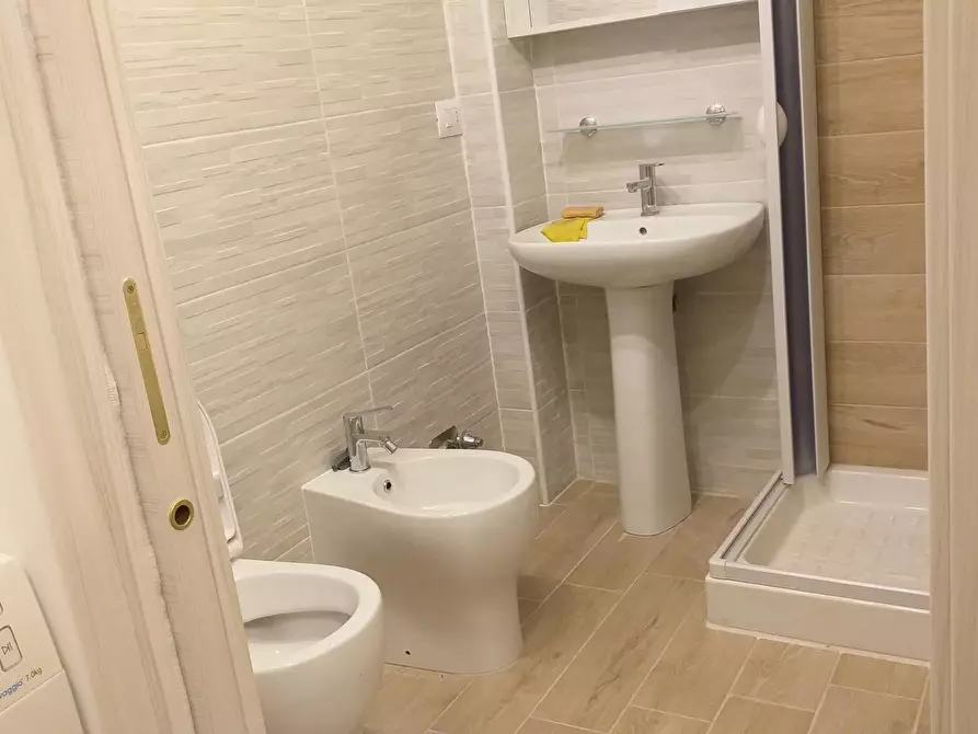 Immagine 5 di Camera in affitto  in Via Urbino a Torino