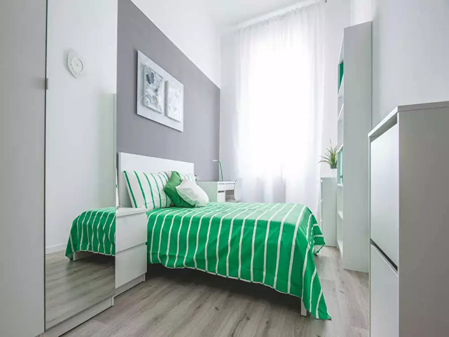 Immagine 1 di Camera in affitto  in Via Paolo Bassi a Milano