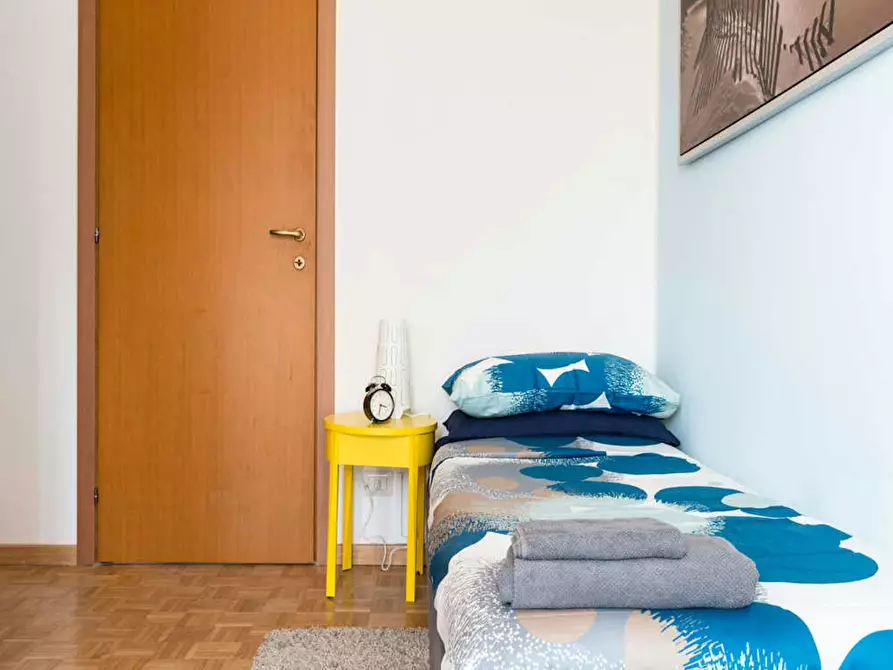 Immagine 2 di Camera in affitto  in Via delle Acacie a Buccinasco