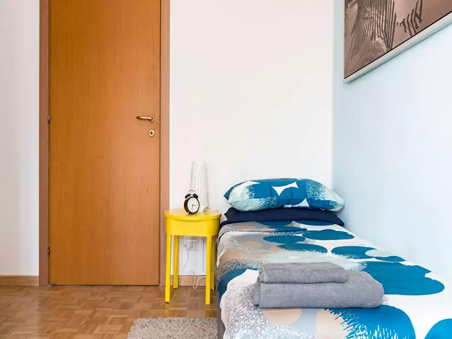 Immagine 4 di Camera in affitto  in Via delle Acacie a Buccinasco