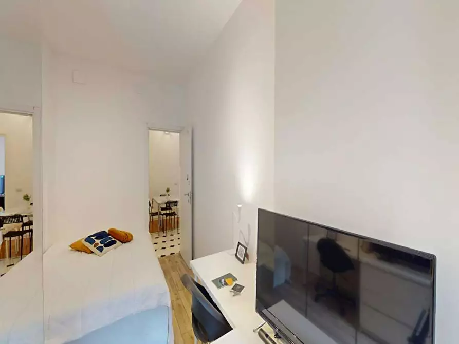 Immagine 3 di Camera in affitto  in Viale Tunisia a Milano
