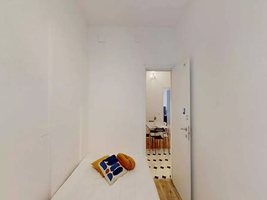 Immagine 6 di Camera in affitto  in Viale Tunisia a Milano