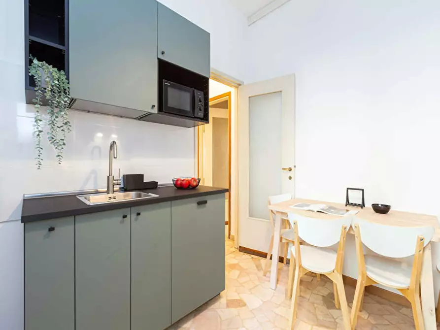 Immagine 10 di Camera in affitto  in Via Francesco Primaticcio a Milano