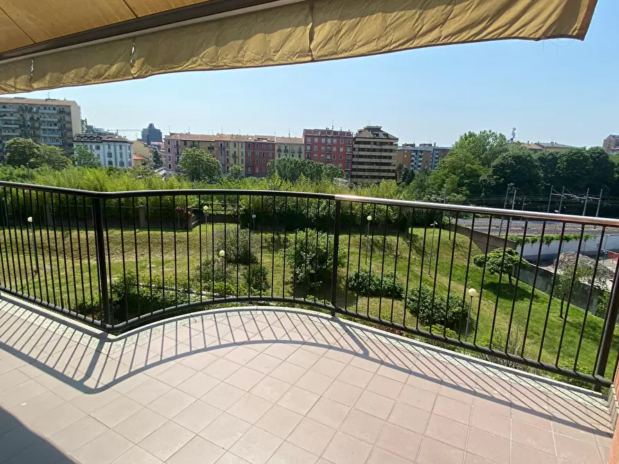 Immagine 7 di Appartamento in affitto  in Via Giambellino a Milano