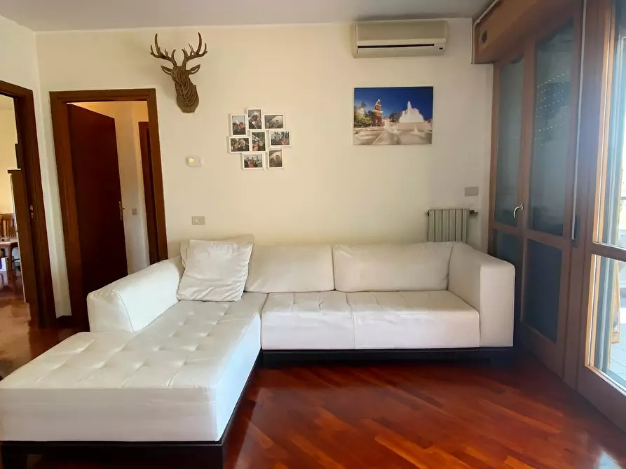 Immagine 3 di Appartamento in affitto  in Via Giambellino a Milano
