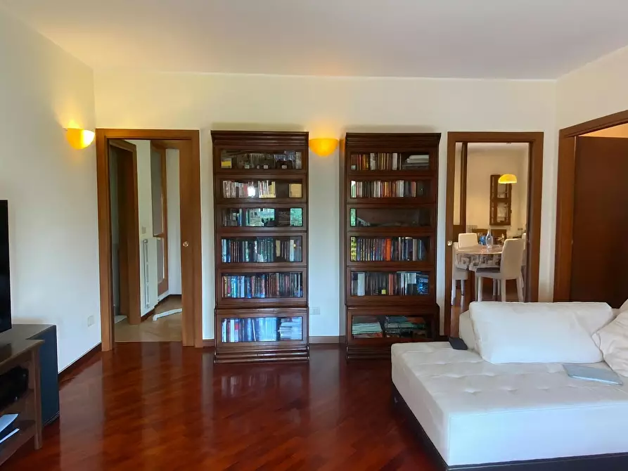 Immagine 5 di Appartamento in affitto  in Via Giambellino a Milano