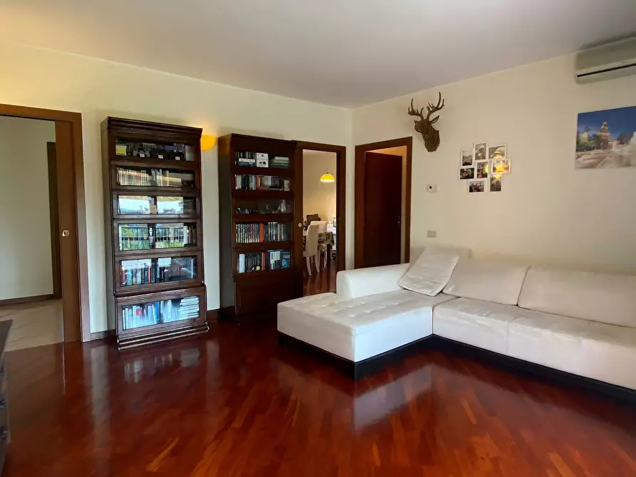 Immagine 2 di Appartamento in affitto  in Via Giambellino a Milano