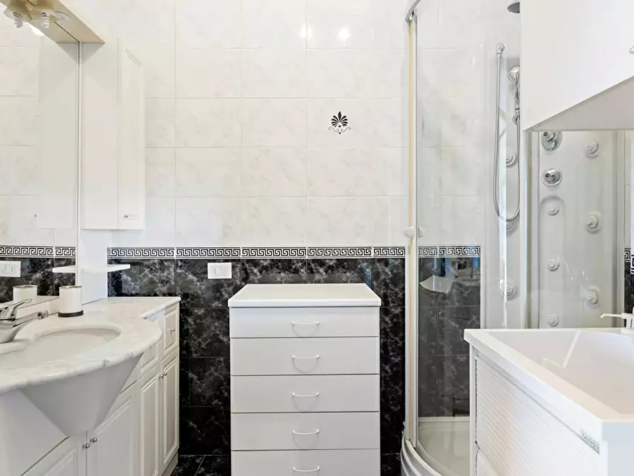 Immagine 6 di Camera in affitto  in Via Ronchi a Milano