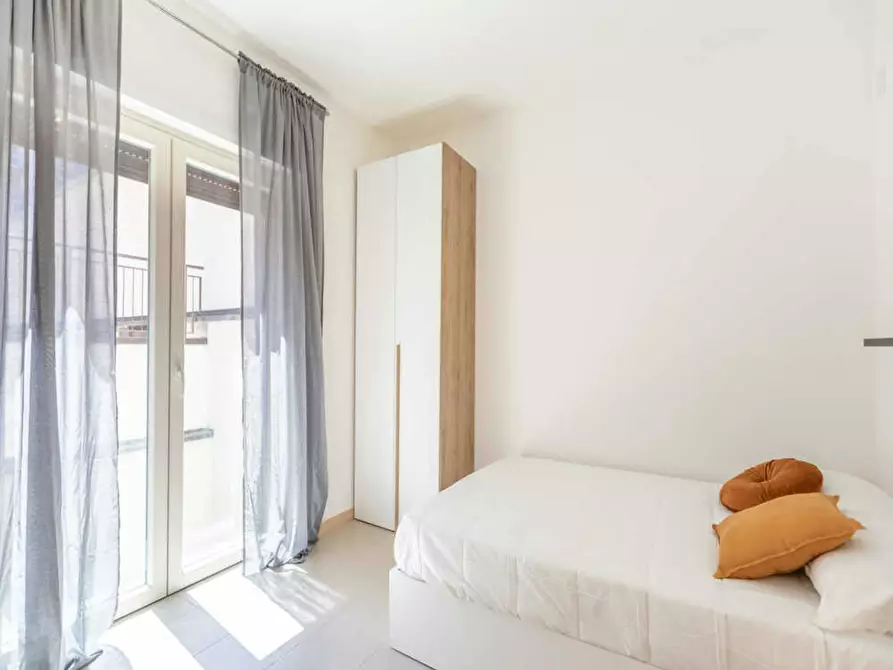 Immagine 2 di Camera in affitto  in Via Gardone a Milano