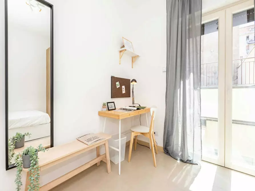 Immagine 6 di Camera in affitto  in Via Gardone a Milano