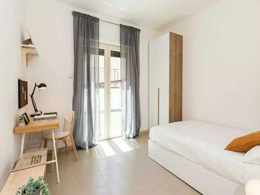 Immagine 3 di Camera in affitto  in Via Gardone a Milano