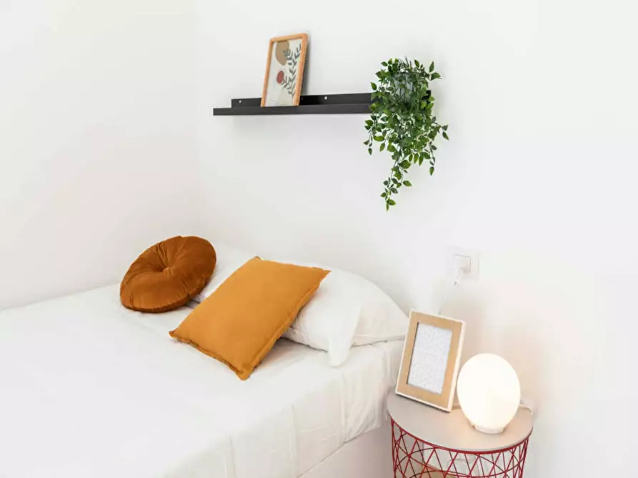 Immagine 1 di Camera in affitto  in Via Gardone a Milano