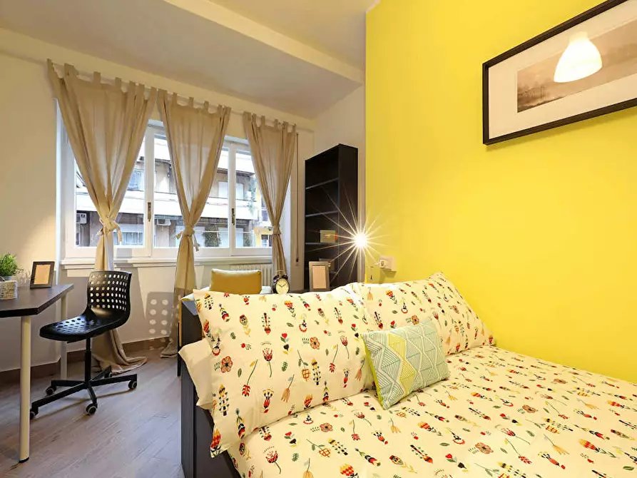 Immagine 2 di Camera in affitto  in Via Antonino Lo Surdo a Roma