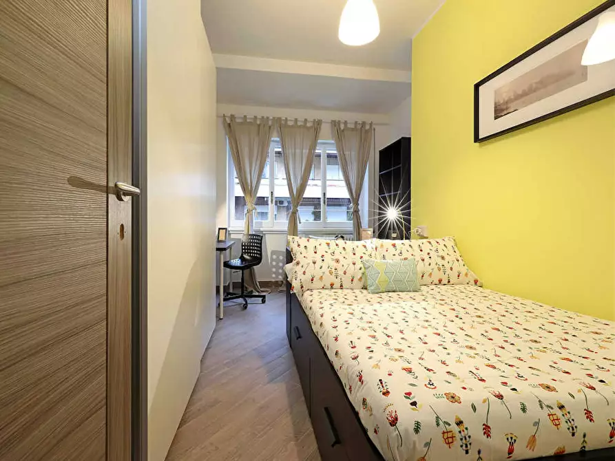 Immagine 3 di Camera in affitto  in Via Antonino Lo Surdo a Roma