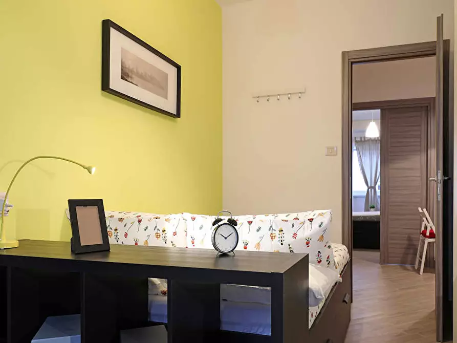 Immagine 4 di Camera in affitto  in Via Antonino Lo Surdo a Roma