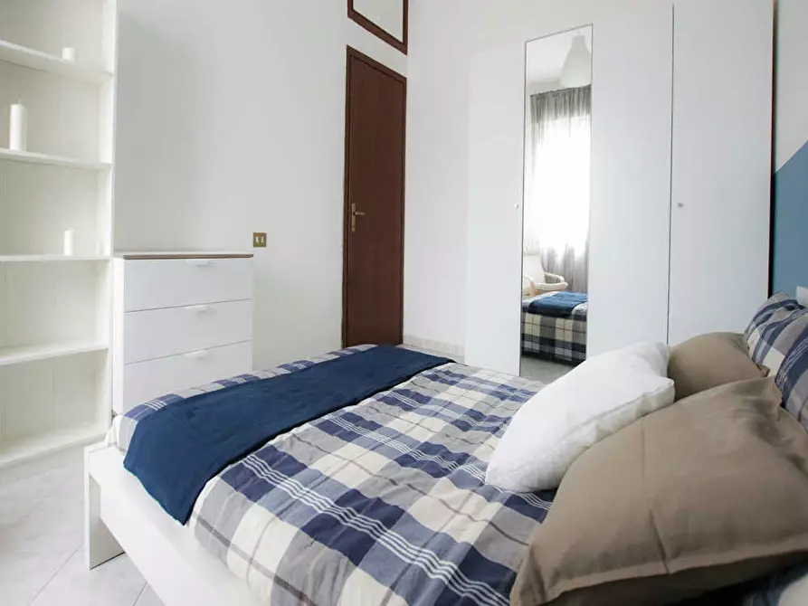 Immagine 3 di Camera in affitto  in Viale Ortles a Milano