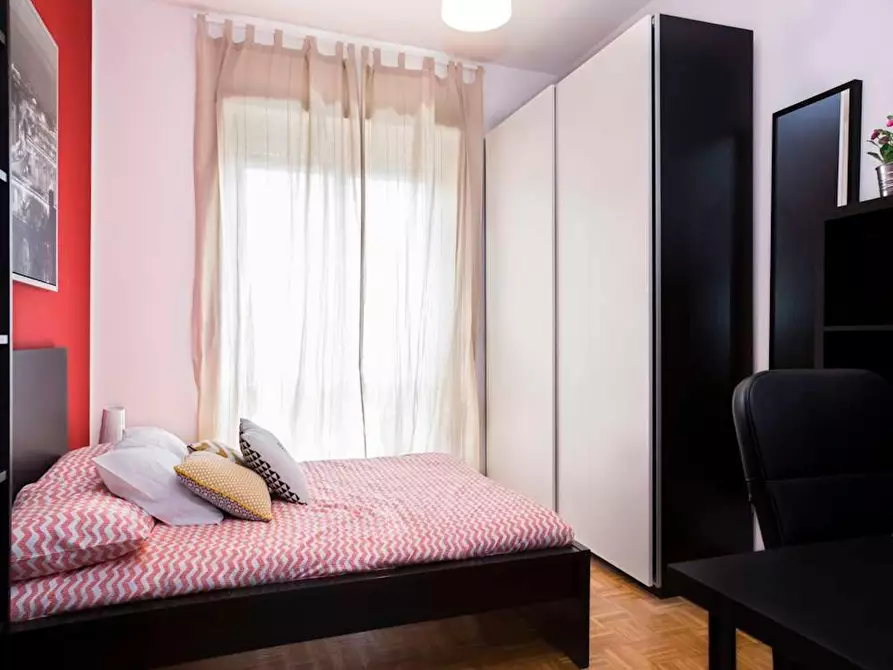 Immagine 1 di Camera in affitto  in Via Monte San Genesio a Milano