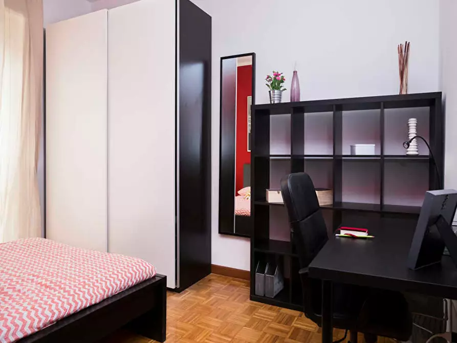 Immagine 5 di Camera in affitto  in Via Monte San Genesio a Milano