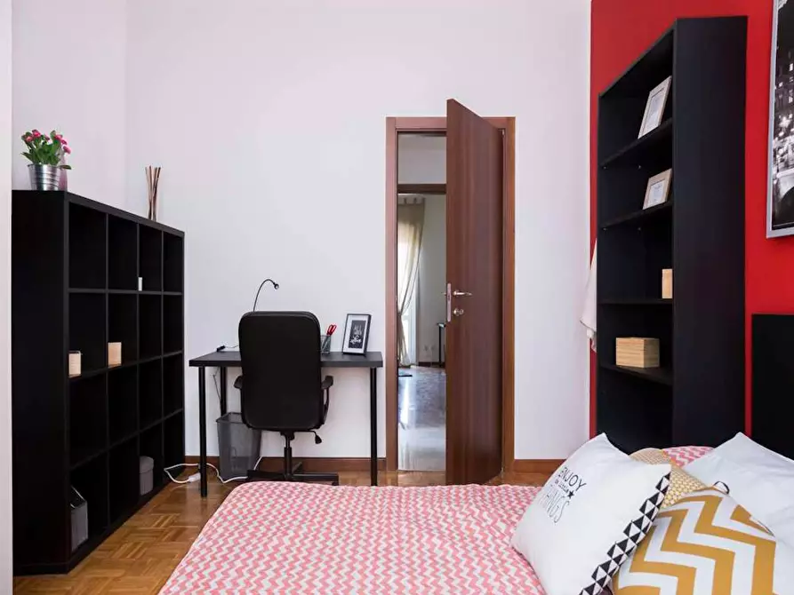 Immagine 5 di Camera in affitto  in Via Monte San Genesio a Milano