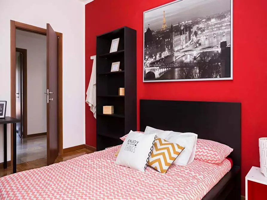 Immagine 2 di Camera in affitto  in Via Monte San Genesio a Milano