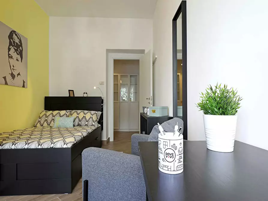 Immagine 1 di Camera in affitto  in Via Antonino Lo Surdo a Roma