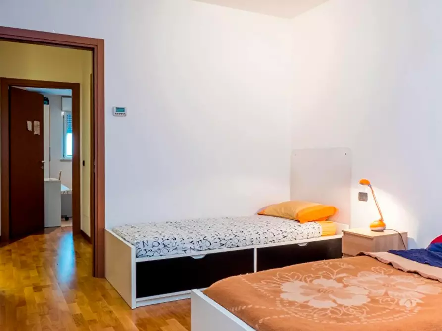 Immagine 2 di Camera condivisa in affitto  in Viale dell'Innovazione a Milano